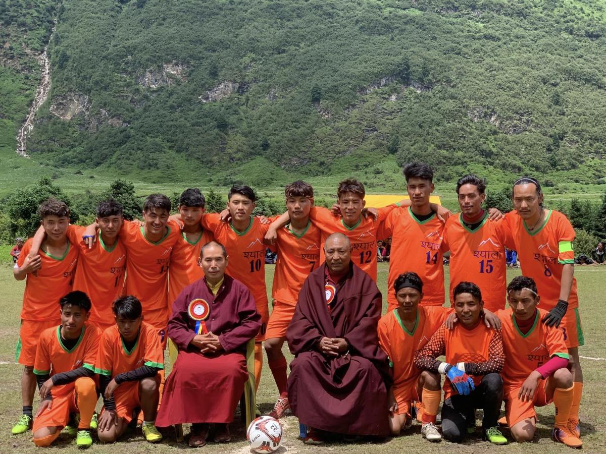 足球比賽 Playing football on top of a mountain above Lho Shyala School.