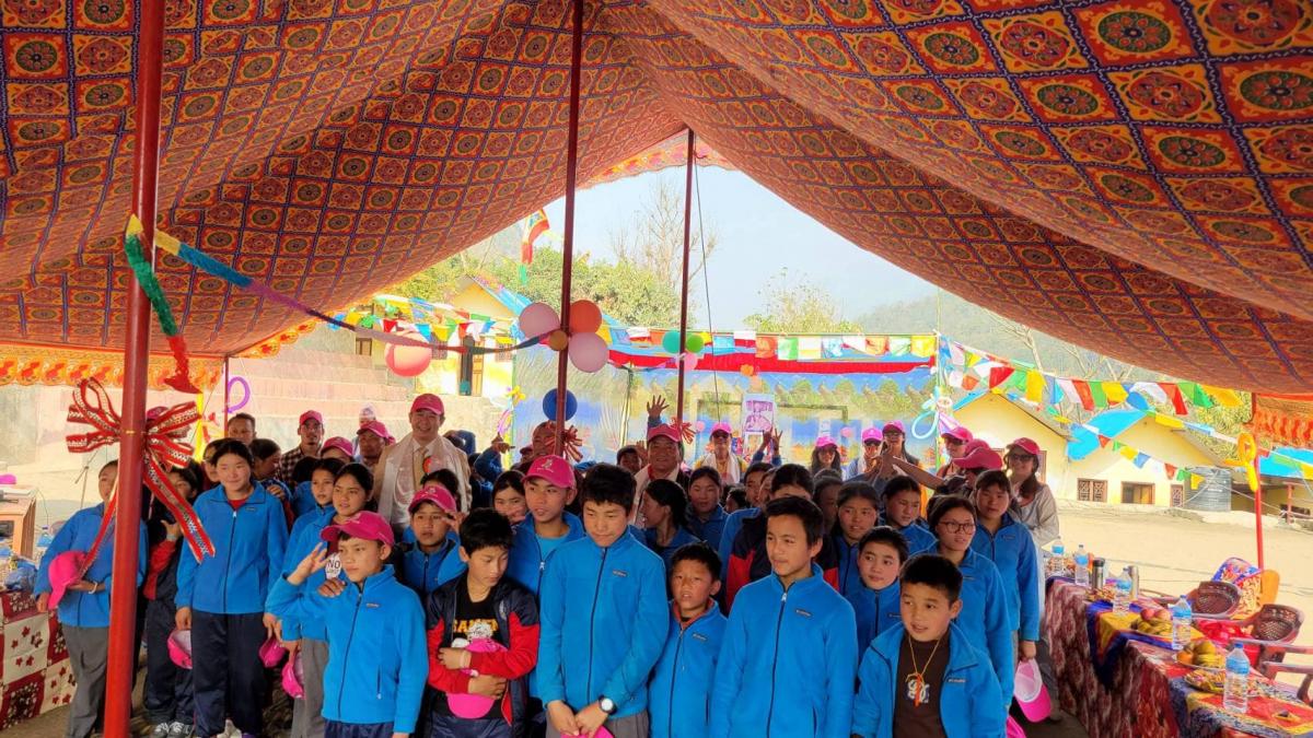 歡度2023 藏曆新年 Gathering together in a colorful Tibetan tent to celebrate the Tibetan New Year