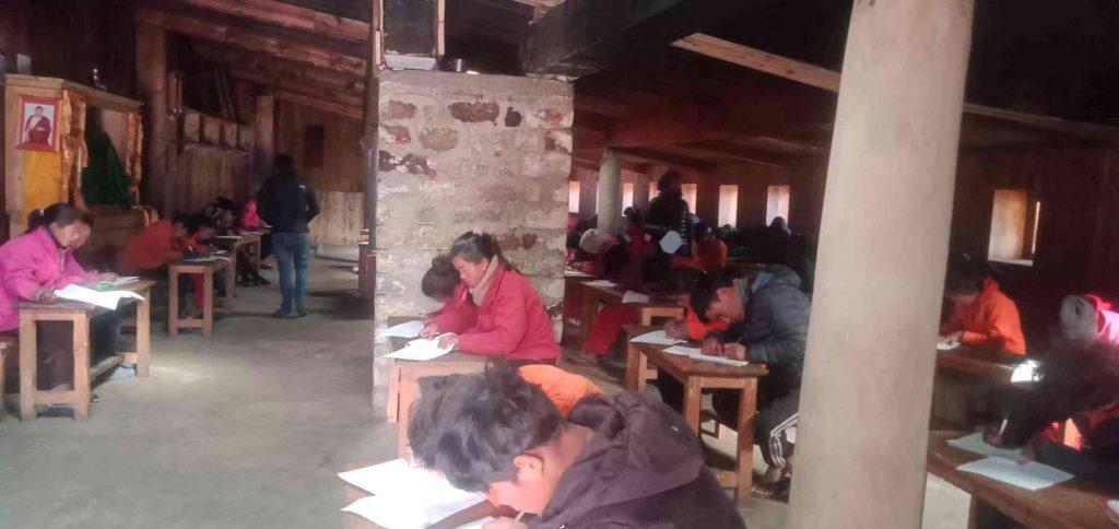 期未考 Students prepared and took final exams